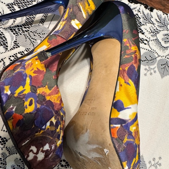 Colorful Women's Heels - Picture 4 of 16